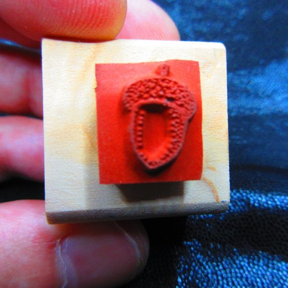 Acorn Rubber Wood Mounted Stamp 1" X 1" - Picture 2 of 3